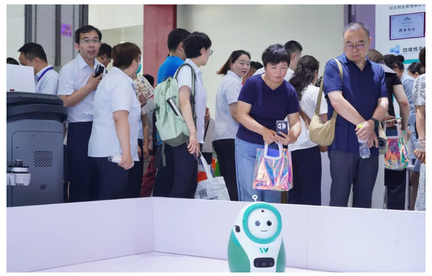 文达通股份携”数智物业全链解决方案”亮相中国物博会,“AI+机器人”定义智慧物业新标杆 文达通股份携”数智物业全链解决方案”亮相中国物博会,“AI+机器人”定义智慧物业新标杆